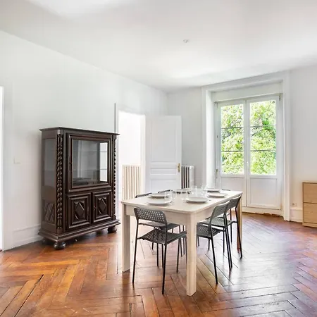 Spacieux , Maison De Maitre, Parking Gratuit, Centre Апартаменты